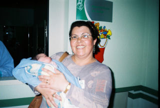 Mait no colo da av Ana Maria, em 12/12/2005, alguns minutos aps o nascimento